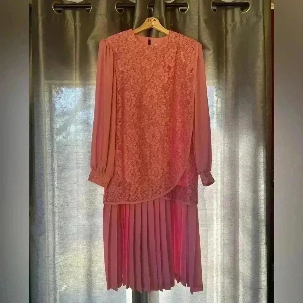 Vintage-Inspired Pink Lace Pleated Women’s Dress